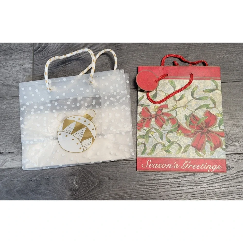 Christmas Gift Bags - Various Designs (20 gift bags)